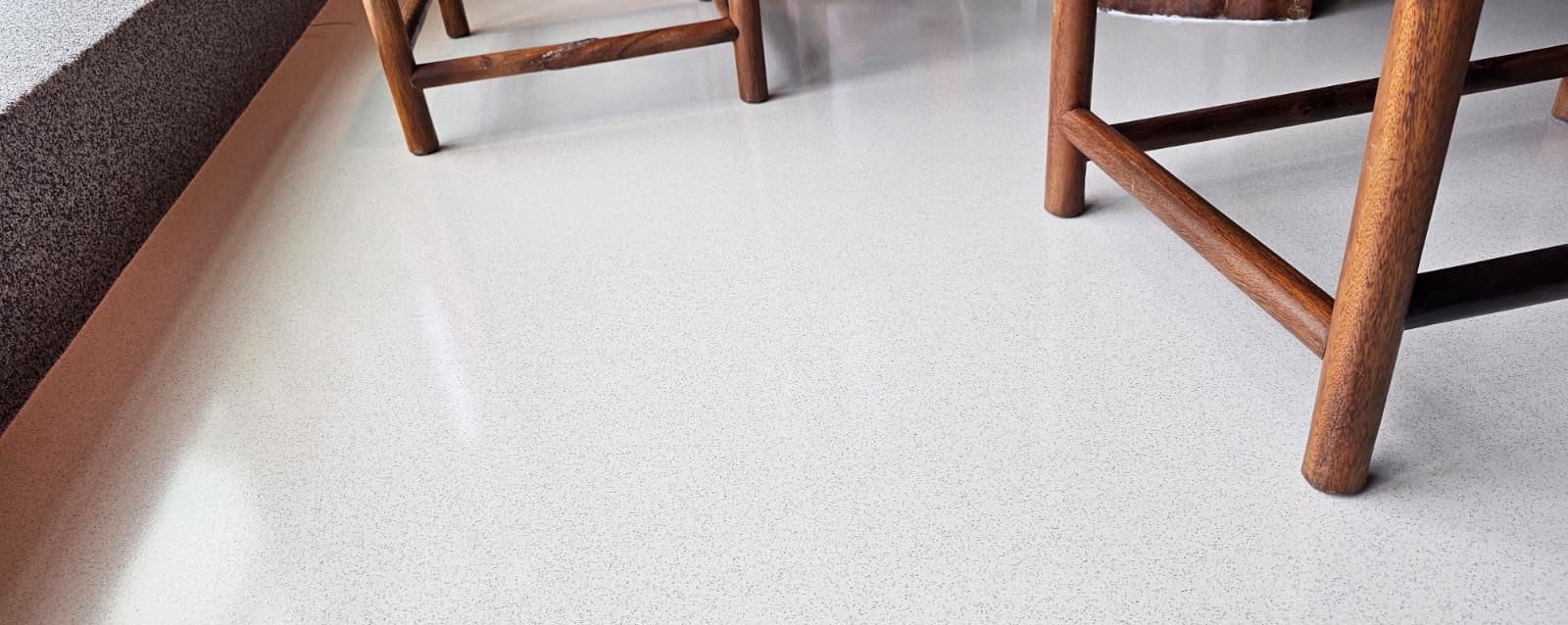 Pardoseală Liquid Stone finalizată, spațiu real de client